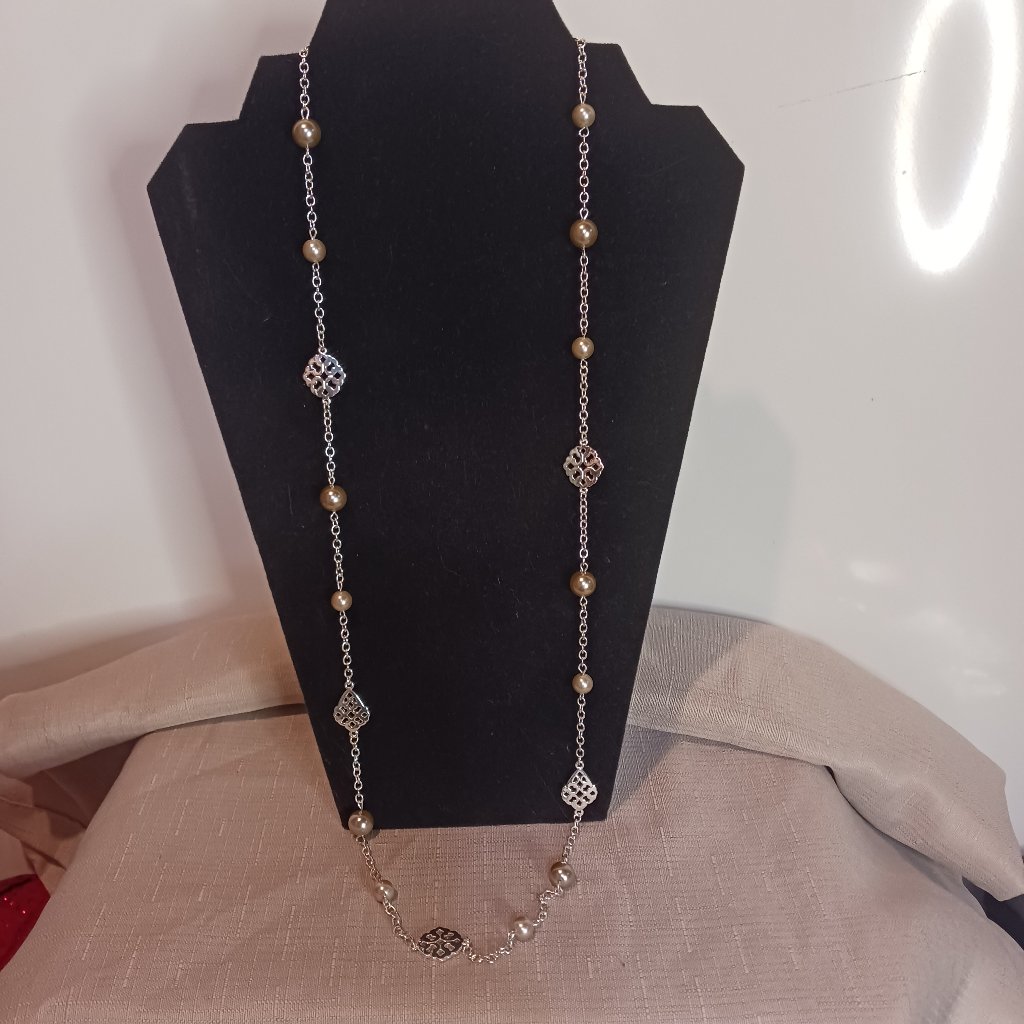 Chaps Silver Tone Faux Pearl Necklace 14$